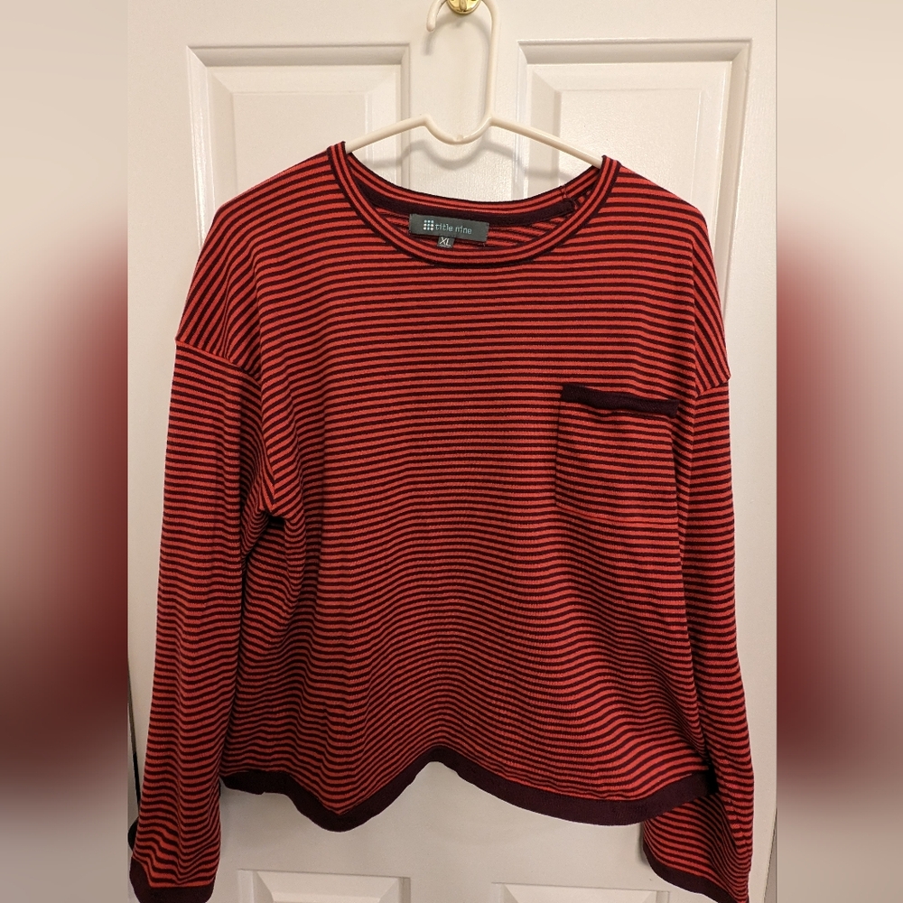 Women's XL Title None sweater top, washed and never worn